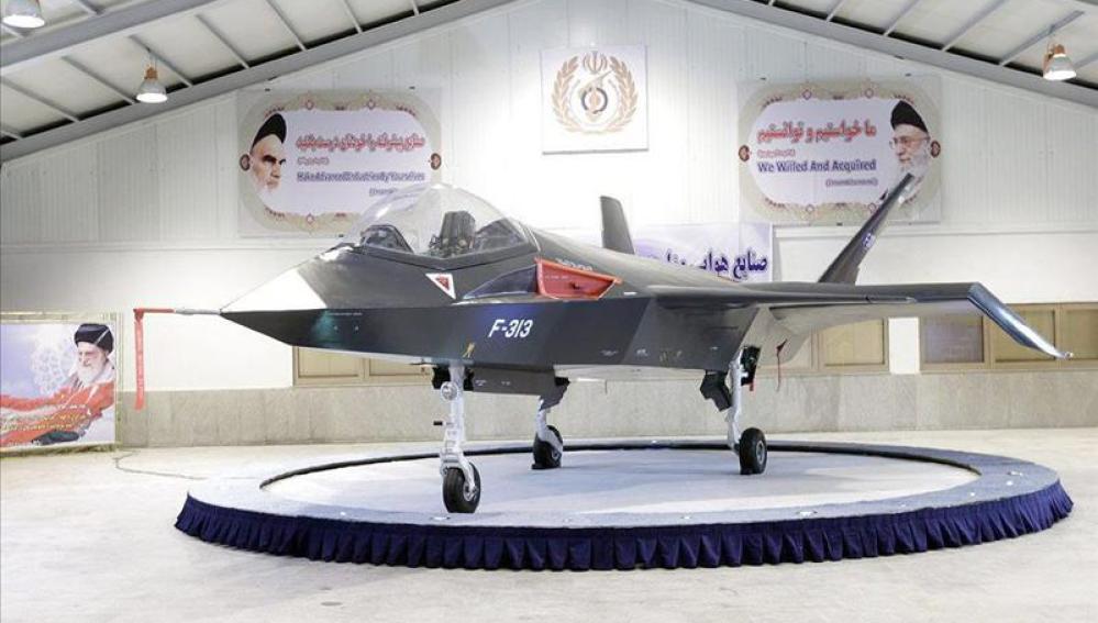 Irán presenta su nuevo avión de combate