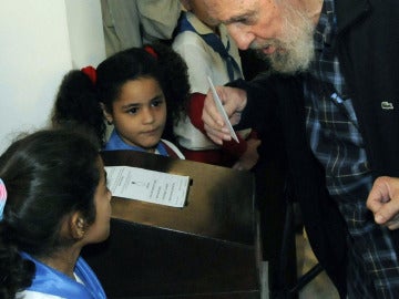 Fidel Castro acude a votar