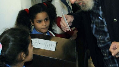 Fidel Castro acude a votar en persona por primera vez desde que enfermó en 2006