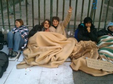 Los manifestantes acampados en Sol