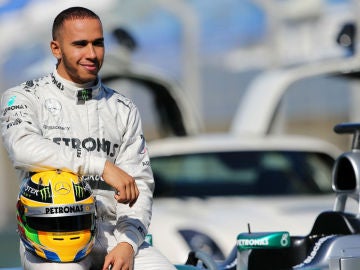 Hamilton con el mono de Mercedes