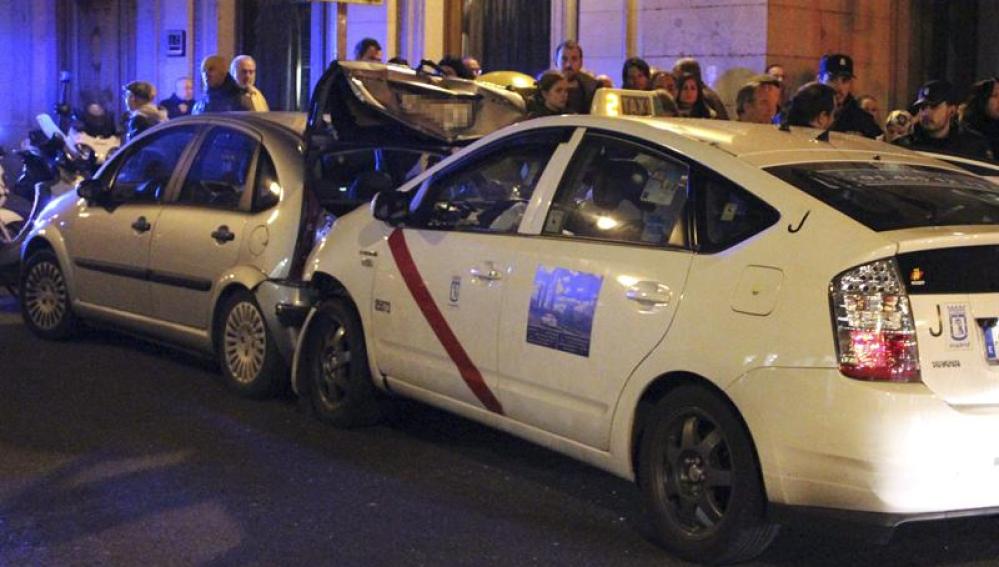 Choque de un taxi contra un turismo