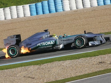El W04 de Rosberg, en apuros