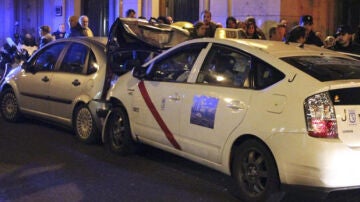 Imagen del impacto del taxi con otro coche