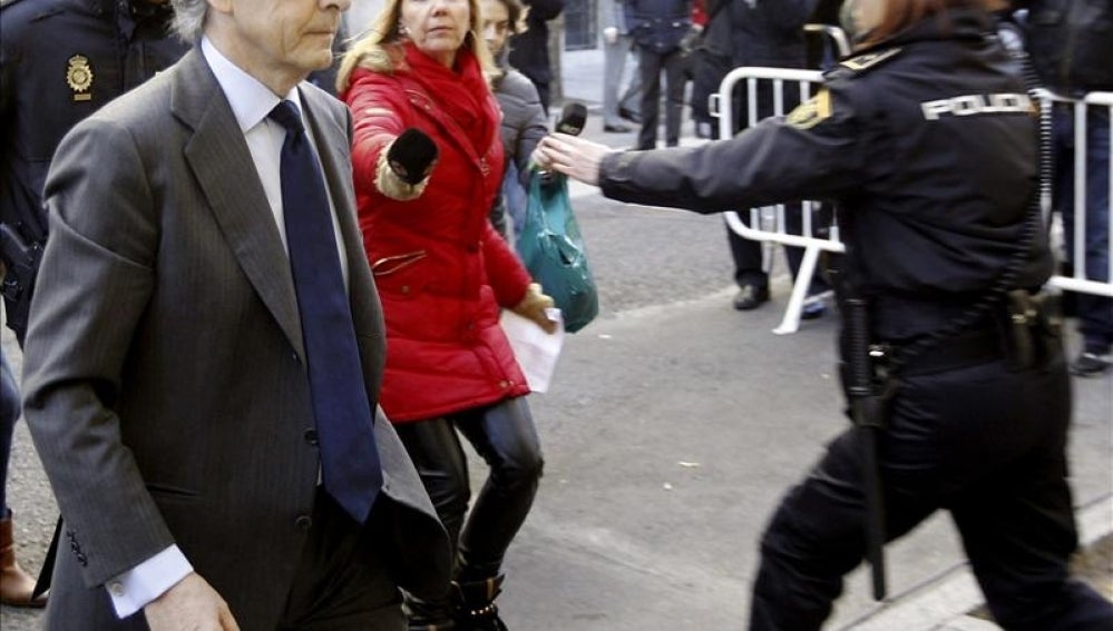 El exdiputado del PP Jorge Trías a su llegada esta mañana a la sede de la Fiscalía Anticorrupción.