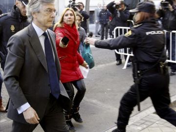 El exdiputado del PP Jorge Trías a su llegada esta mañana a la sede de la Fiscalía Anticorrupción.