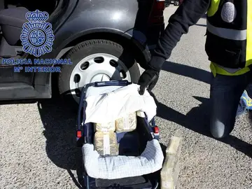 10 kilos de hachís ocultos en una silla 10 kilos de hachís ocultos en una silla