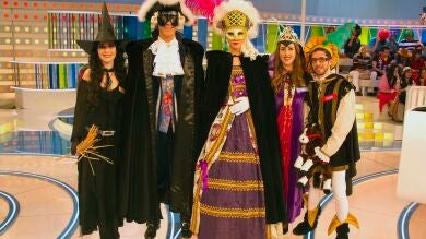 Fiesta y color en el carnaval de 'La Ruleta'