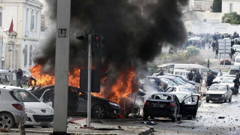 Varios veh&iacute;culos son incendiados a la entrada del cementerio de El Yelez