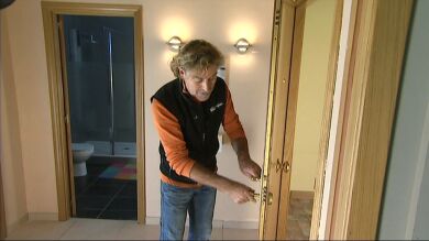 Sustituímos una cerradura simple por una de tres puntos