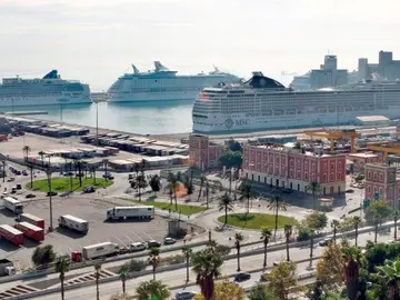 Vista general del puerto de Barcelona Vista general del puerto de Barcelona