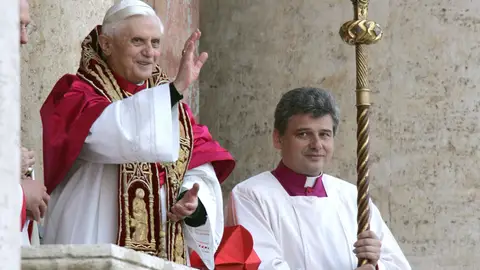 Benedicto XVI tras su elección Benedicto XVI tras su elección