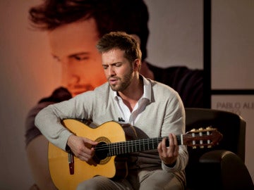 Pablo Alborán durante un concierto.
