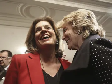 Ana Botella y Esperanza Aguirre conversan animadamente Ana Botella y Esperanza Aguirre conversan animadamente