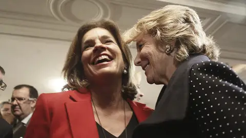 Ana Botella y Esperanza Aguirre conversan animadamente Ana Botella y Esperanza Aguirre conversan animadamente