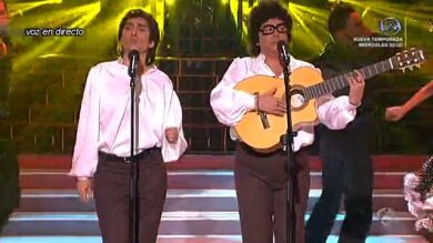 Ángeles Muñoz y María del Monte imitan a Los Amaya