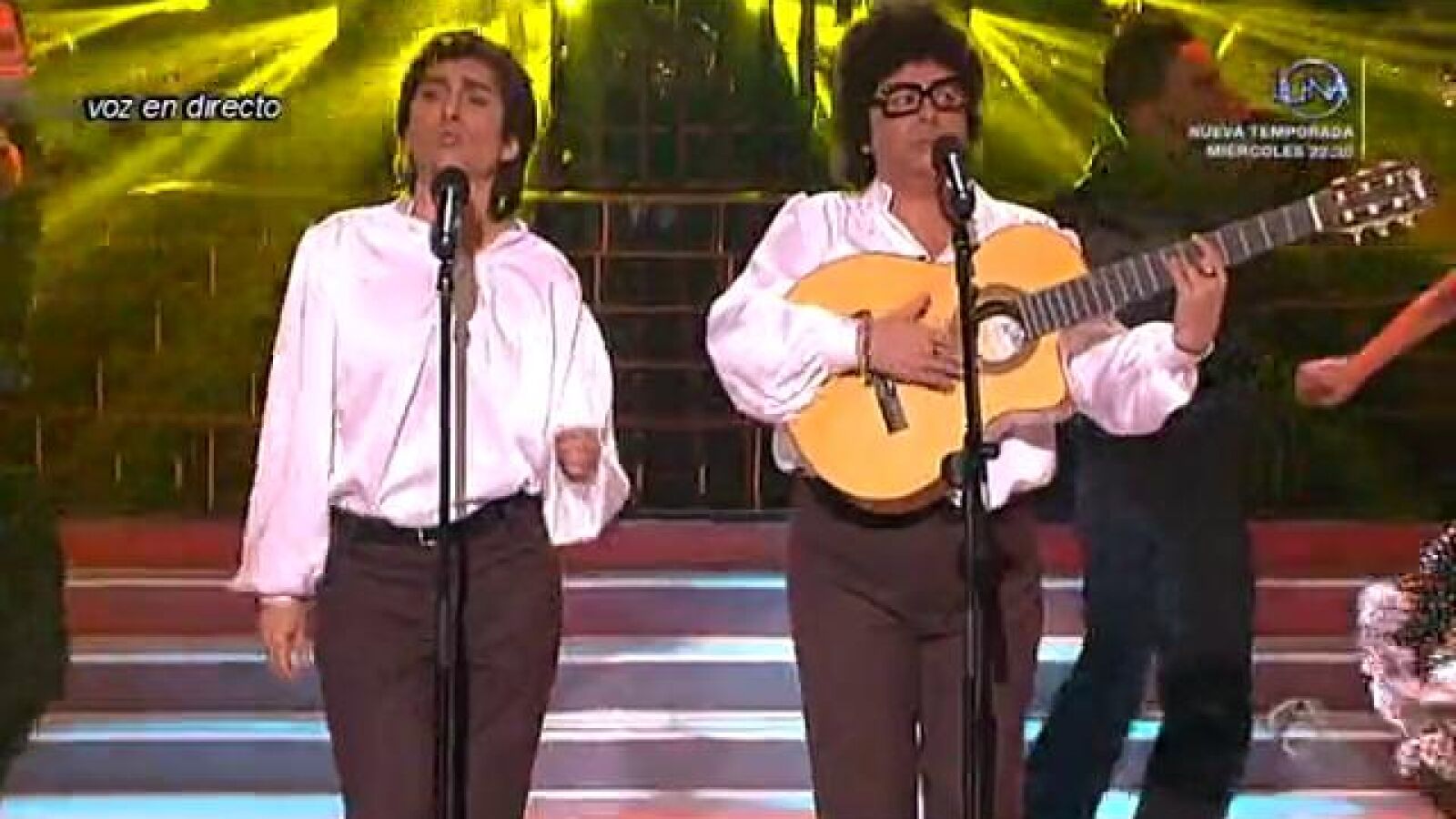 Ángeles Muñoz y María del Monte imitan a Los Amaya