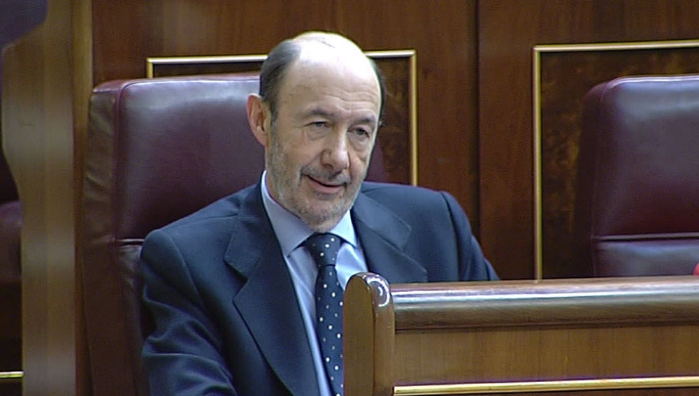 Rubalcaba pide a Rajoy que dimita