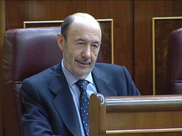 Rubalcaba pide a Rajoy que dimita