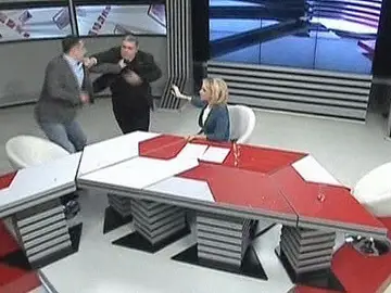 Pelea entre dos políticos en la televisión de Georgia Pelea entre dos políticos en la televisión de Georgia