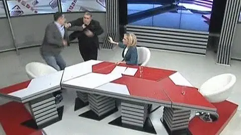 Pelea entre dos políticos en la televisión de Georgia Pelea entre dos políticos en la televisión de Georgia