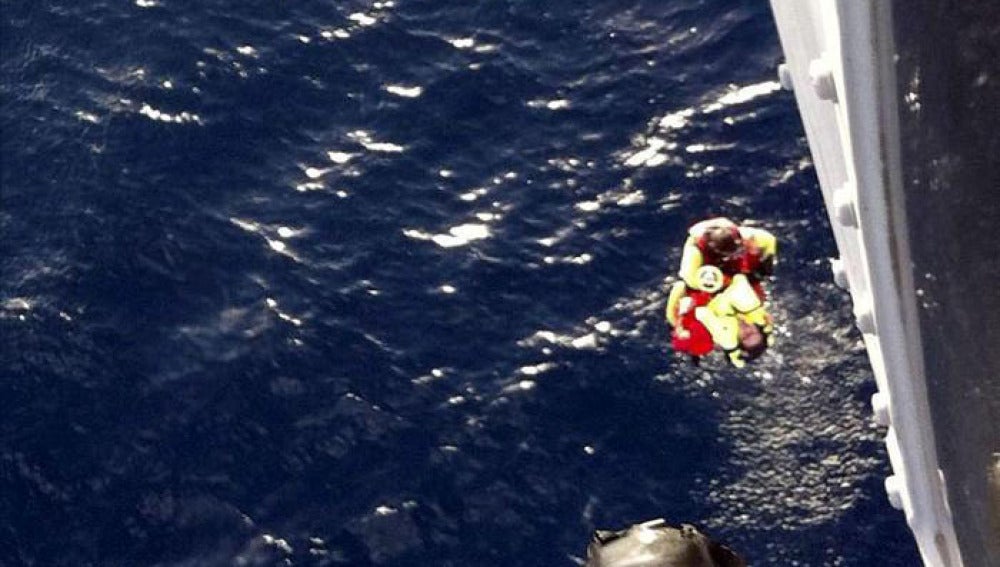 Los remeros rescatados pretendían cruzar el Atlántico de La Gomera a la isla de Antigua