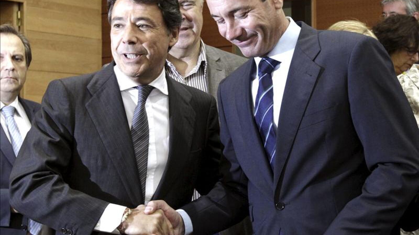 Ignacio González y Tomás Gómez se acusan de buscar fallecimientos en la sanidad 