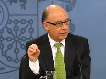 El ministro Montoro durante la rueda de prensa tras el Consejo de Ministros El ministro Montoro durante la rueda de prensa tras el Consejo de Ministros