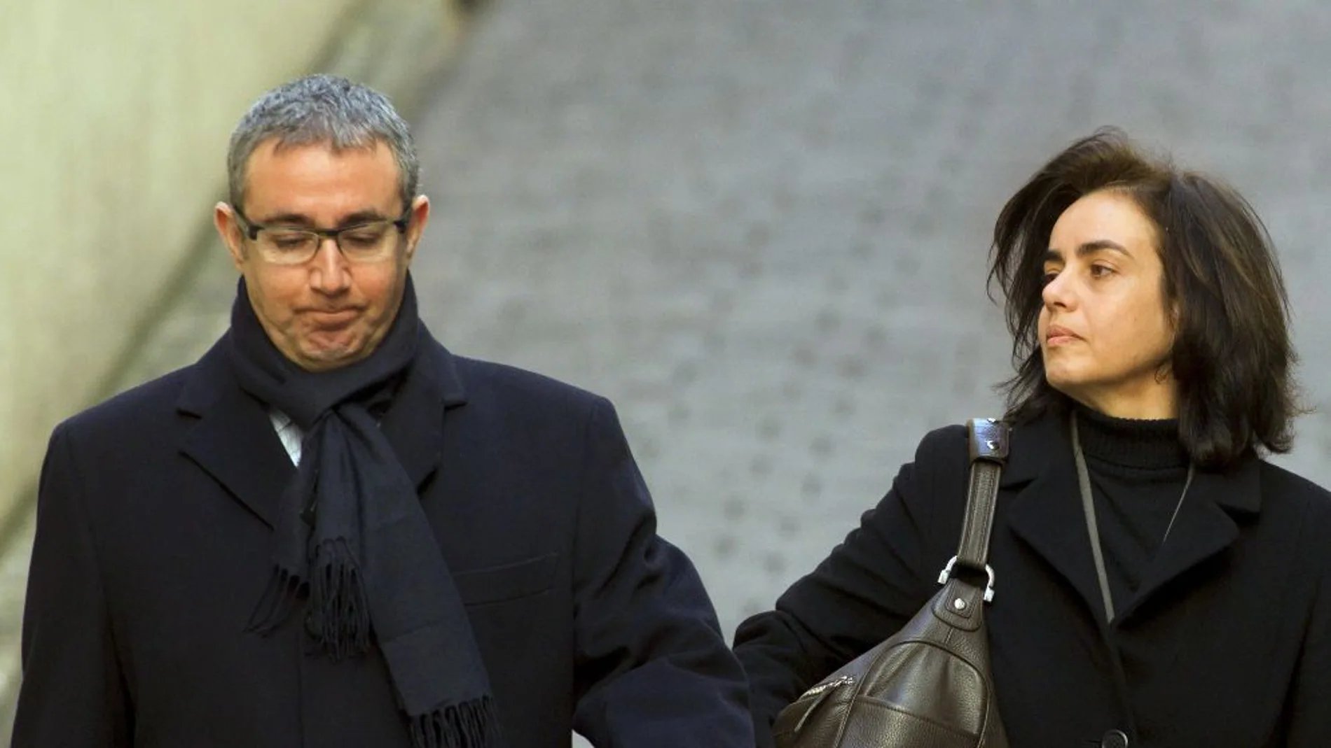 Diego Torres, acompañado de su mujer, Ana María Tejeiro, a su llegada a los juzgados de la capital balear Diego Torres, acompañado de su mujer, Ana María Tejeiro, a su llegada a los juzgados de la capital balear