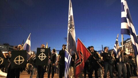 Manifestaci&oacute;n del partido neonazi Amanecer Dorado en Grecia
