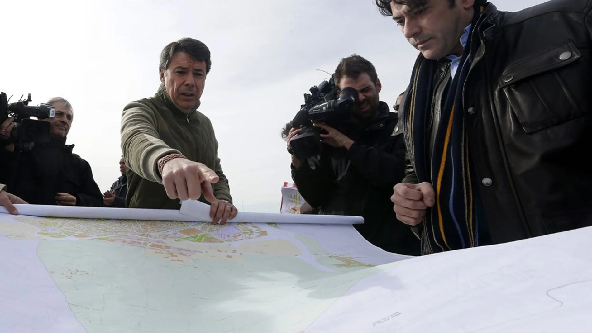 El presidente de la Comunidad de Madrid, Ignacio González, junto al alcalde de Alcorcón, David Pérez El presidente de la Comunidad de Madrid, Ignacio González, junto al alcalde de Alcorcón, David Pérez