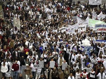 La 'marea blanca' de la Sanidad vuelve a las calles (archivo) La 'marea blanca' de la Sanidad vuelve a las calles (archivo)