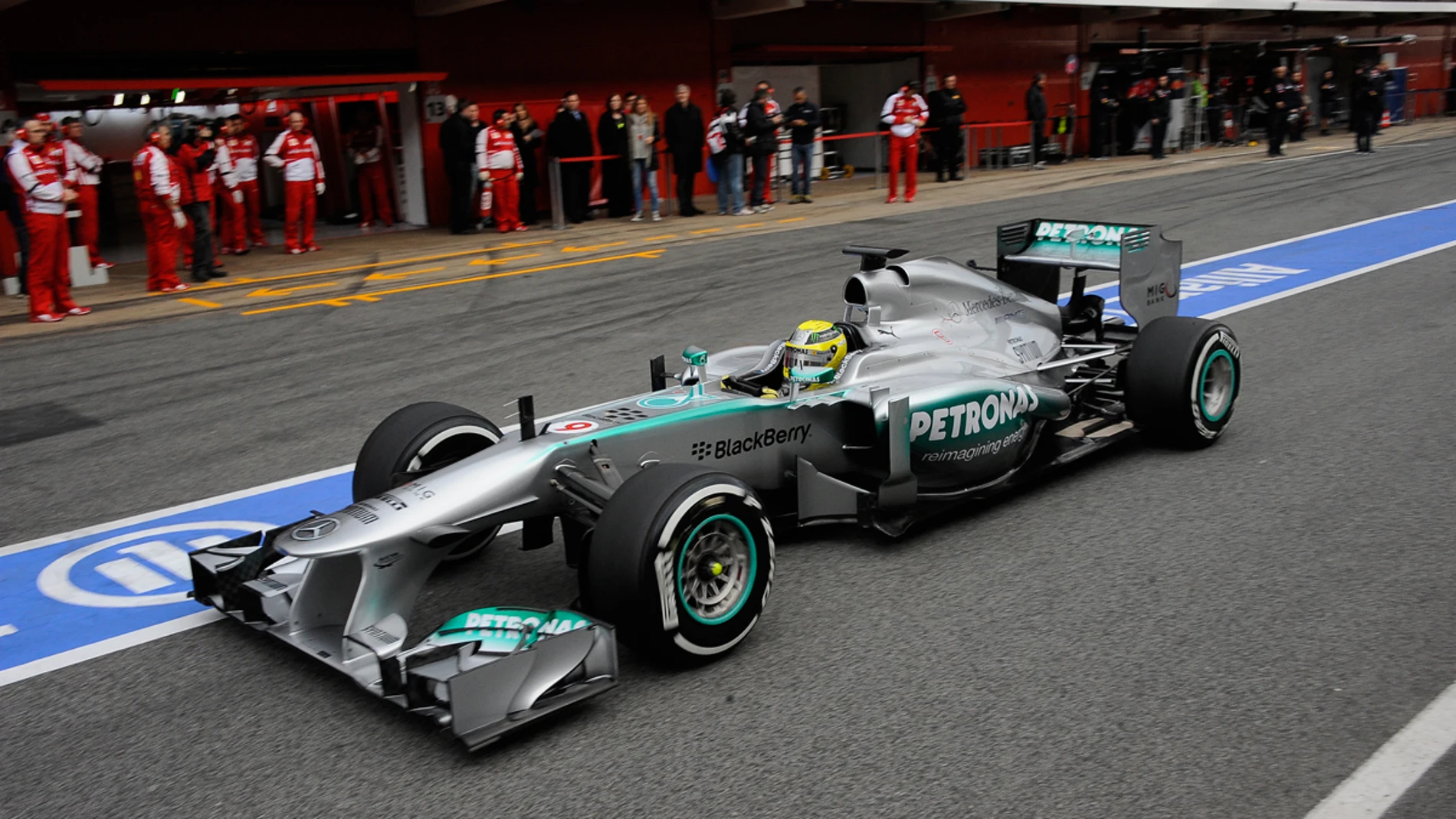 Nico Rosberg rueda en Montmeló