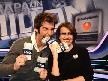 Jorge Fernández y Thais Villas en el Especial Solidario de Atrapa un millón Jorge Fernández y Thais Villas en el Especial Solidario de Atrapa un millón