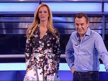 Paula Vázquez y Roberto Brasero en Atrapa un millón