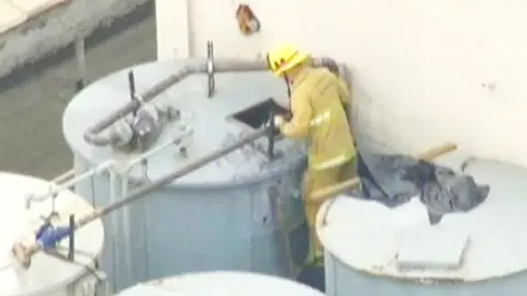 Hallan muerta a una mujer en una cisterna Hallan muerta a una mujer en una cisterna