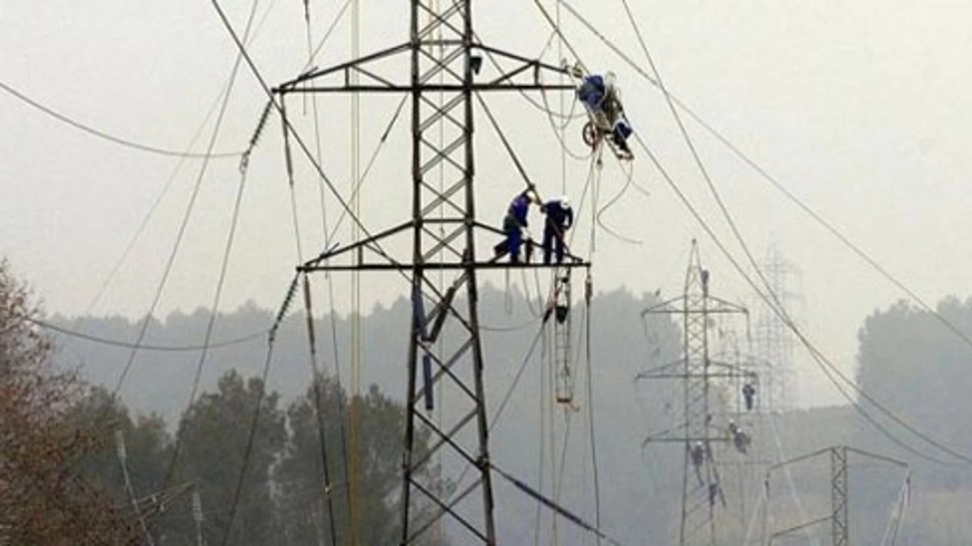 Imagen de archivo de una instalación eléctrica. Imagen de archivo de una instalación eléctrica.