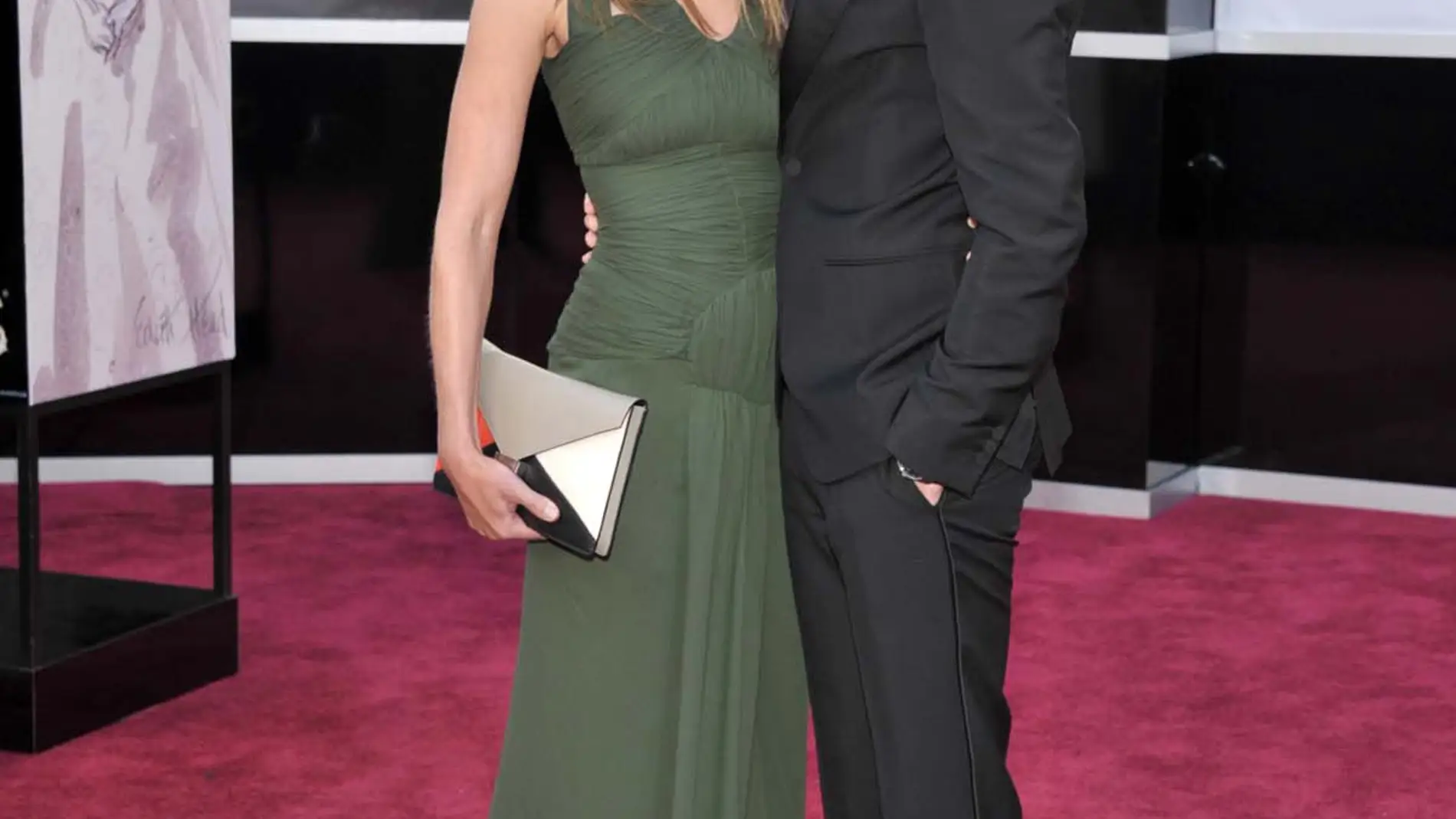 Eddie Redmayne junto a Hannah Bagshawe, muy juntitos...