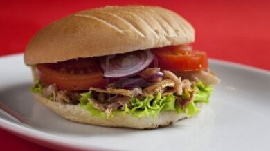 Descubren pequeñas cantidades de carne de cerdo en tiendas suizas de kebabs