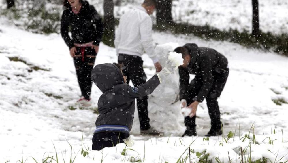 Jugando con la nieve