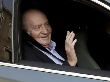 El Rey llega a la clínica para ser operado El Rey llega a la clínica para ser operado