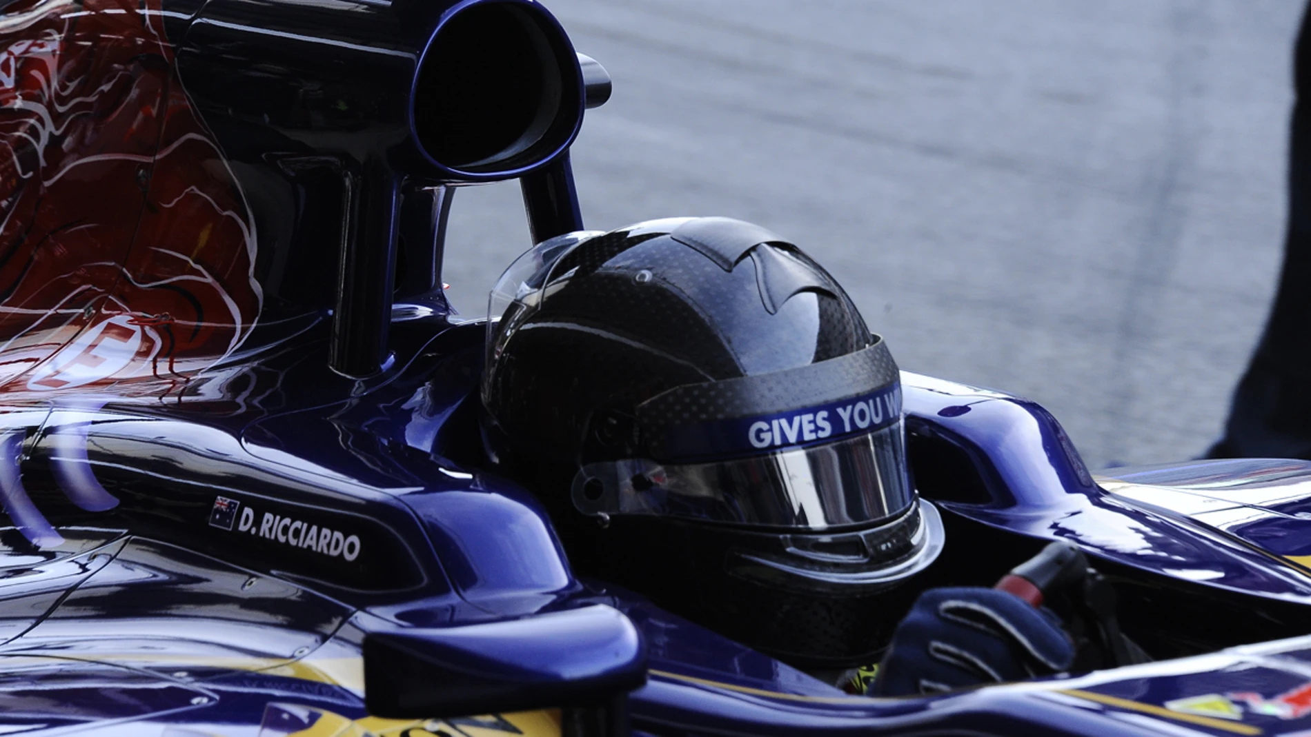 Ricciardo, en el cockpit del Toro Rosso