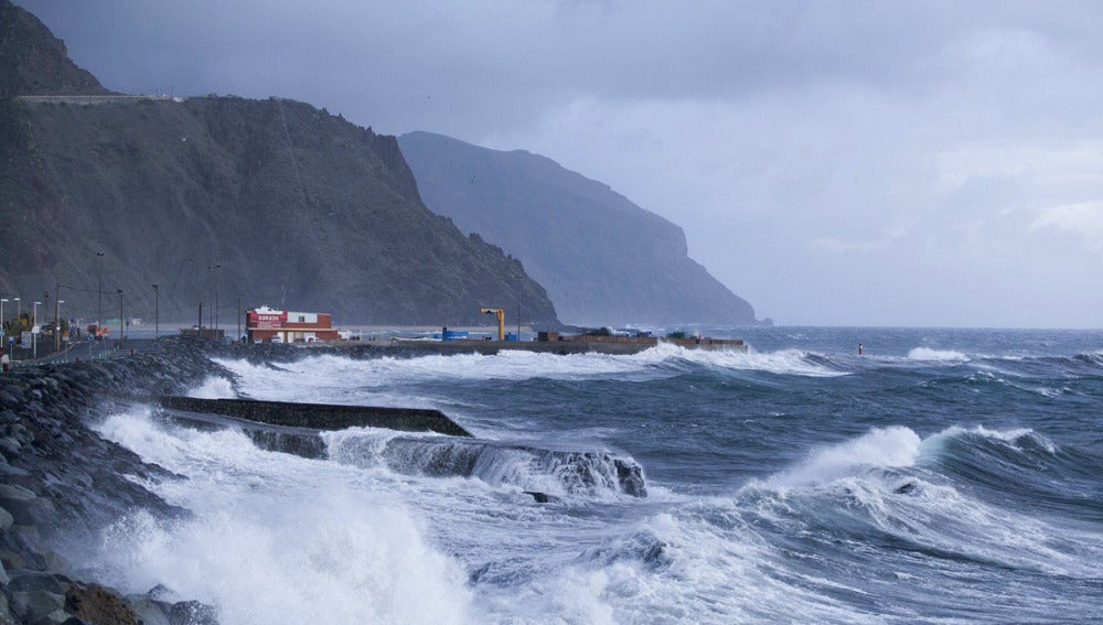 Las fuertes rachas de viento azotan Canarias