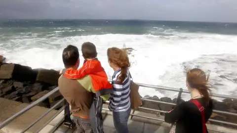 Alerta roja en Canarias por el temporal Alerta roja en Canarias por el temporal