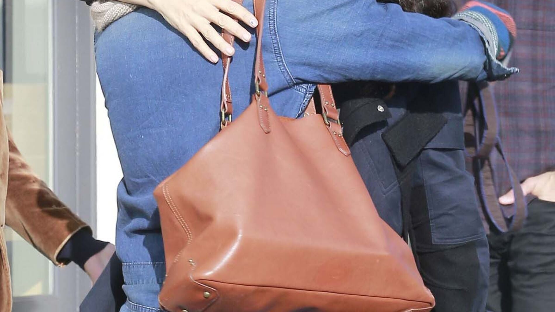 Salma Hayeck da un abrazo afusivo 