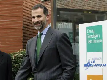 El Príncipe Felipe a la salida del Hospital La Milagrosa El Príncipe Felipe a la salida del Hospital La Milagrosa