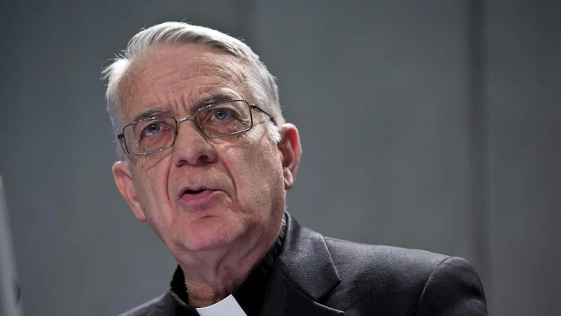 El portavoz vaticano, Federico Lombardi, da una rueda de prensa El portavoz vaticano, Federico Lombardi, da una rueda de prensa