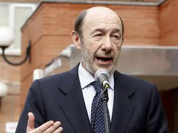 Alfredo Pérez Rubalcaba después de visitar al Rey Alfredo Pérez Rubalcaba después de visitar al Rey