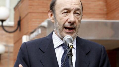 Alfredo P&eacute;rez Rubalcaba despu&eacute;s de visitar al Rey