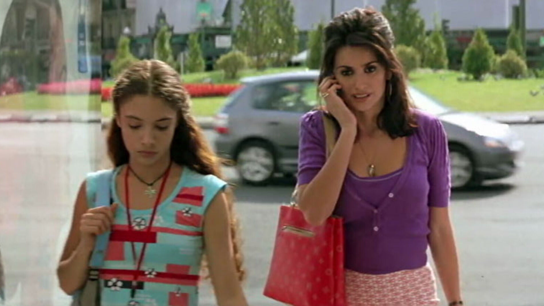 Yohana Cobo junto a Penélope Cruz en 'Volver'